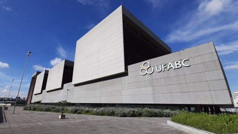 Carbono: Como a UFABC e a Versatus HPC reativaram o ecossistema de supercomputação científica no Brasil